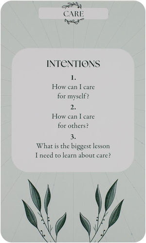 The Tarot Spreads Year: An Inspiration Deck for Getting to Know Yourself