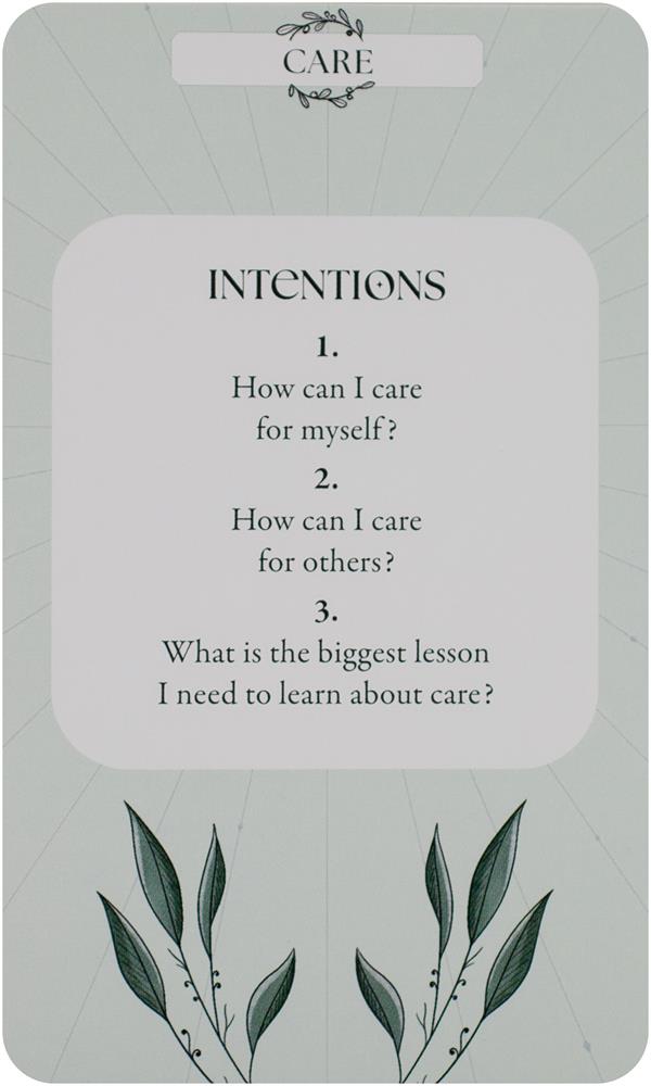The Tarot Spreads Year: An Inspiration Deck for Getting to Know Yourself