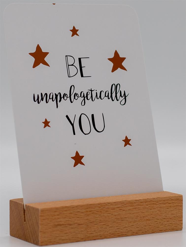 Be Strong: 52 Beautiful Cards of Inspiring Quotes and Empowering Affirmations to Encourage Confidence
