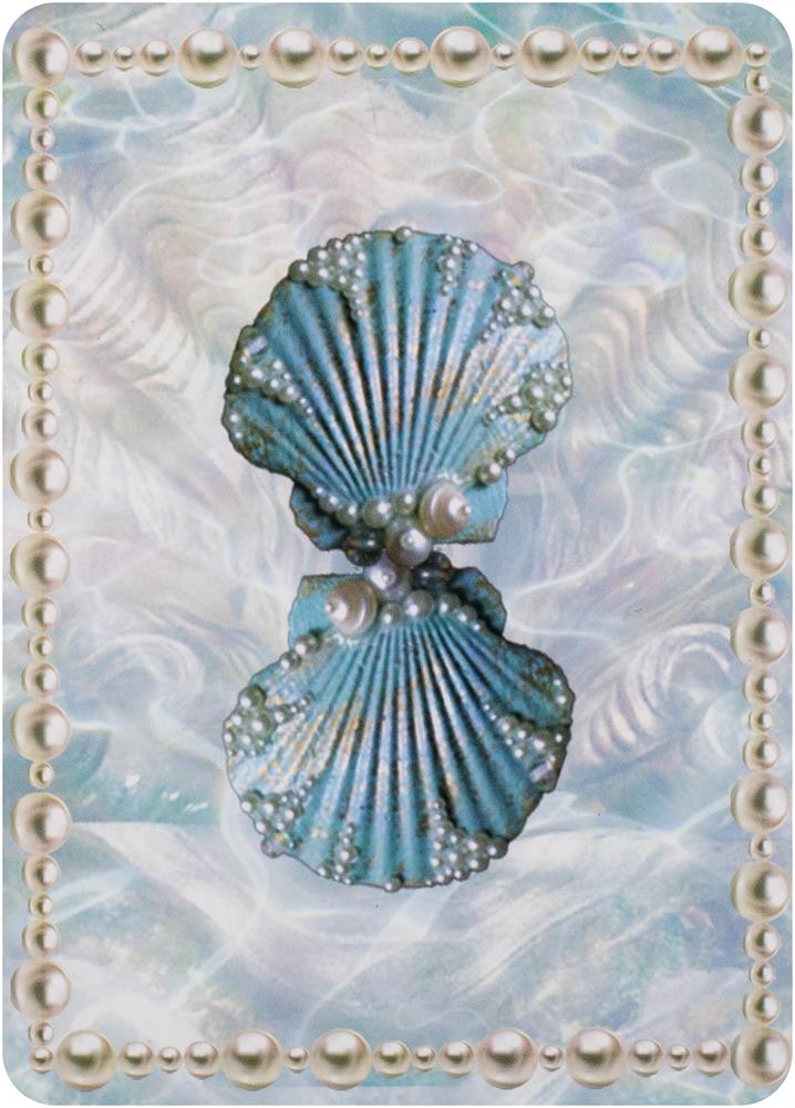 The Cosmic Pearl Oracle: Embark on a journey of sacred love and infinite wisdom with Divine Feminine guidance (44 Full Color Cards and 120-Page Full-Color Guidebook)